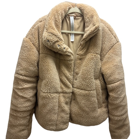 ALO Yoga Jackets & Blazers - Alo Sherpa snow angel puffer